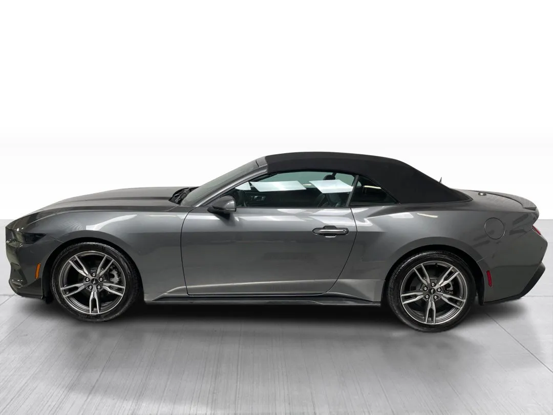 2025 Ford Mustang — photo 4