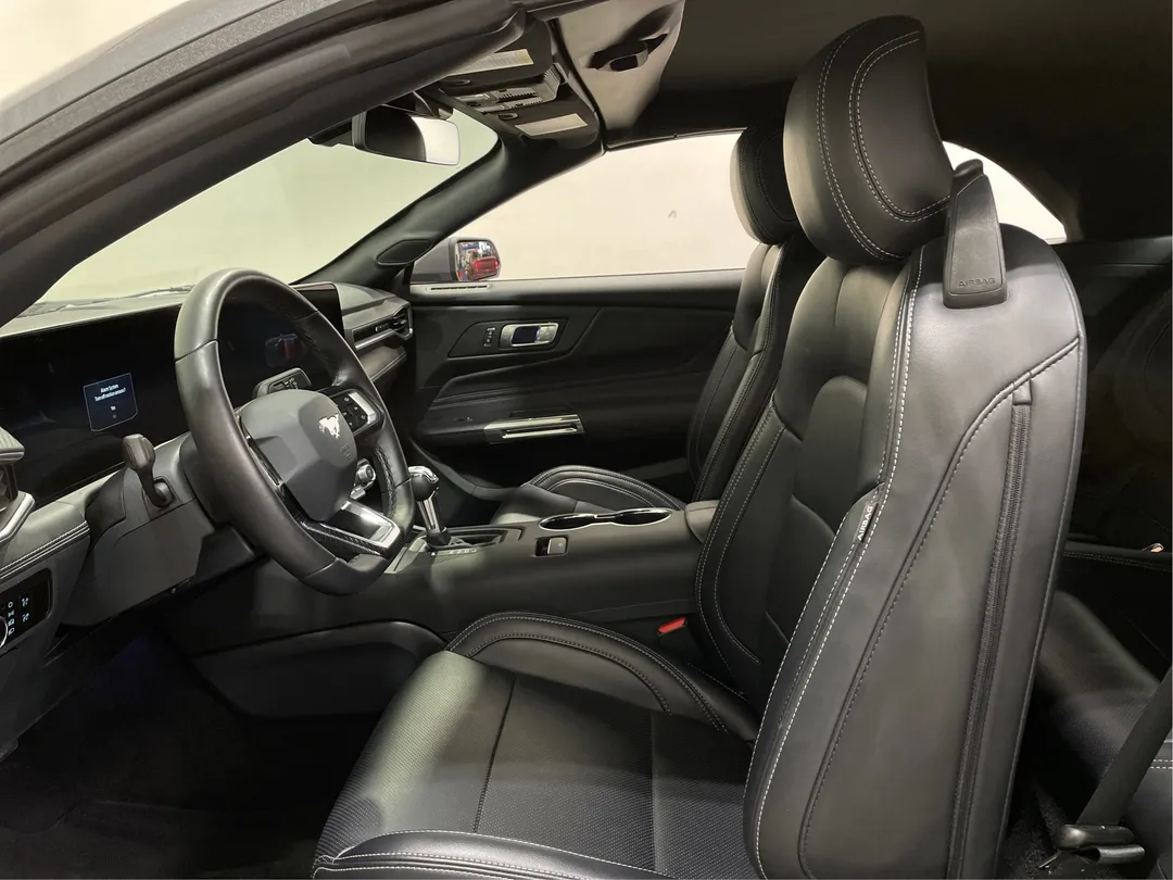 2025 Ford Mustang — photo 3
