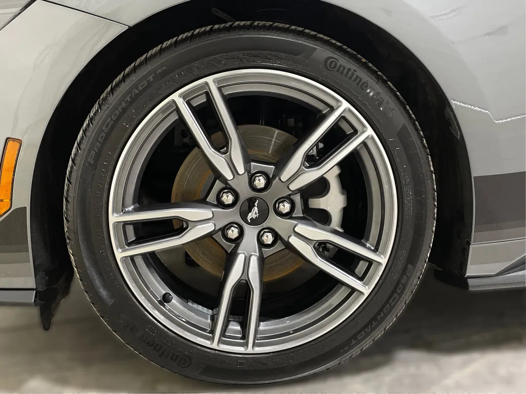 2025 Ford Mustang — photo 5