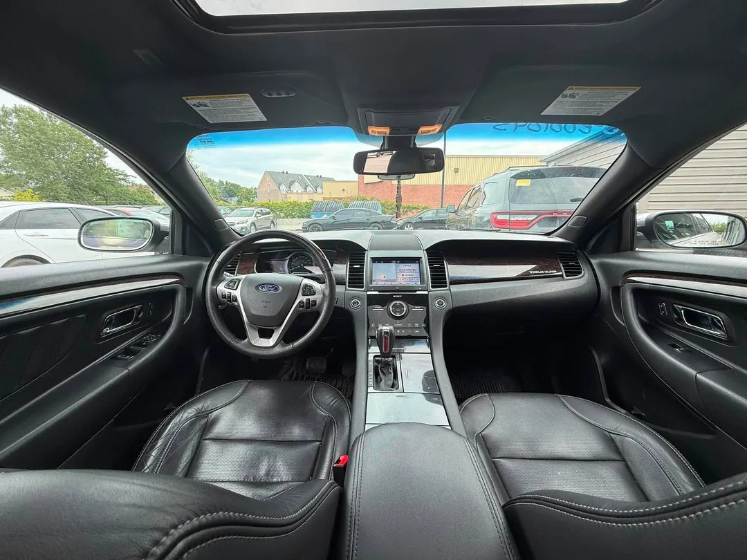 2017 Ford Taurus — photo 8