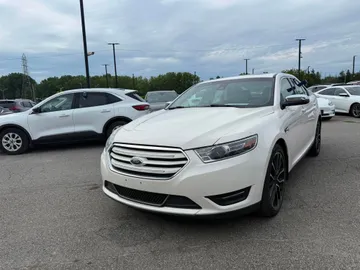 2017 Ford Taurus - image 3