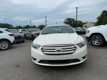 2017 Ford Taurus - image 2