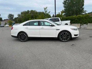 2017 Ford Taurus - image 6