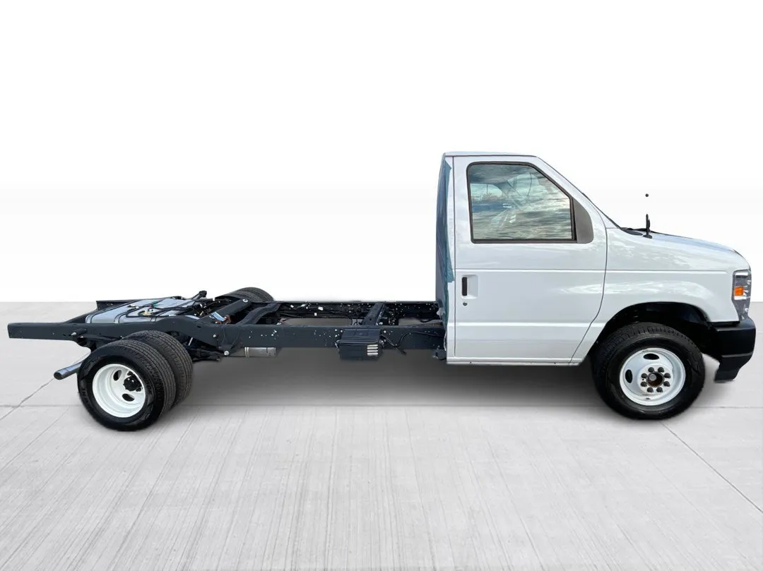 Ford E-Series Cutaway 2027 à vendre - photo 2