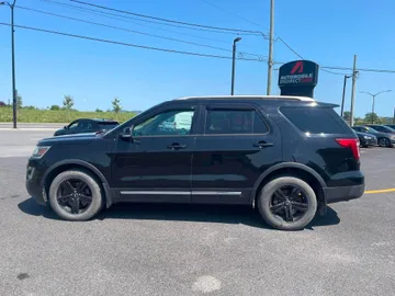 2016 Ford Explorer - image 4