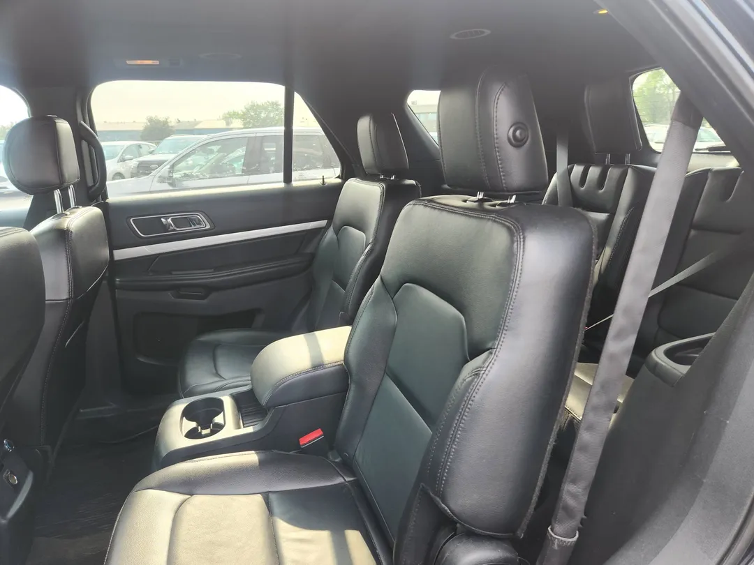 2017 Ford Explorer — photo 8