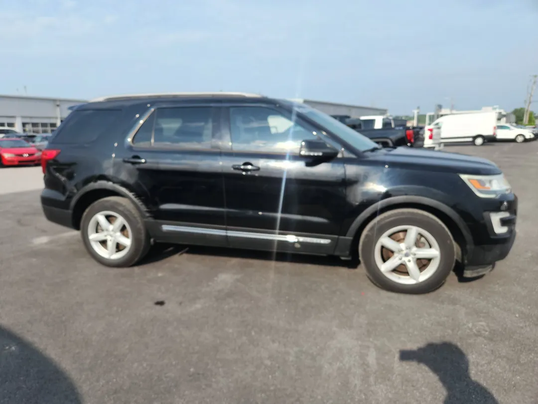 2017 Ford Explorer — photo 3