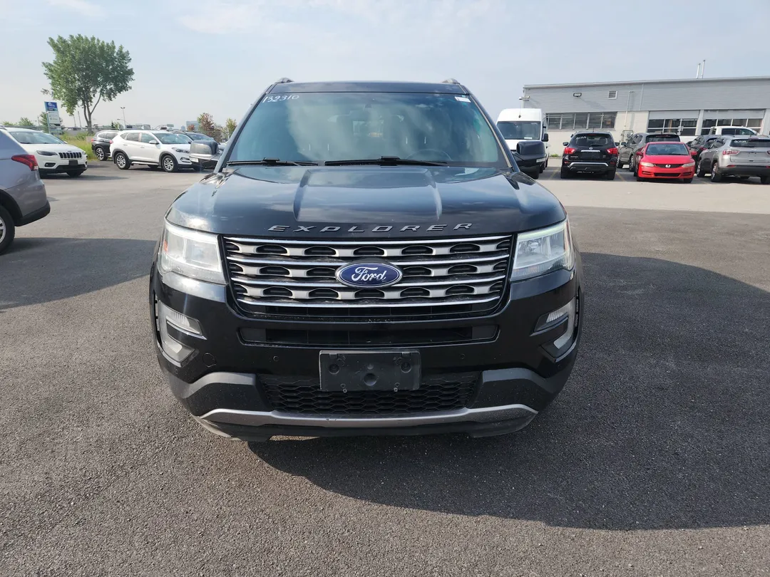 2017 Ford Explorer — photo 2