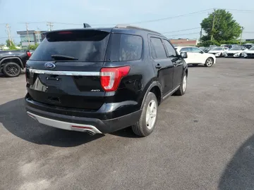 2017 Ford Explorer - image 6
