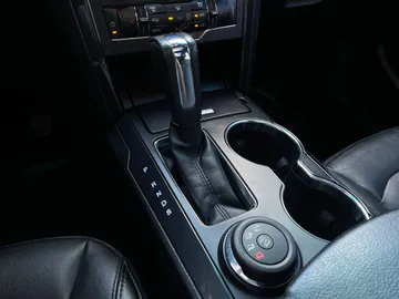 2017 Ford Explorer - image 30