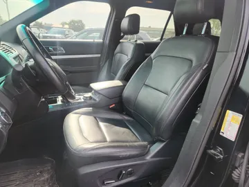 2017 Ford Explorer - image 8