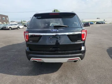 2017 Ford Explorer - image 4