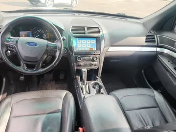 2017 Ford Explorer - image 10
