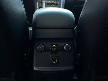 2017 Ford Explorer - image 28