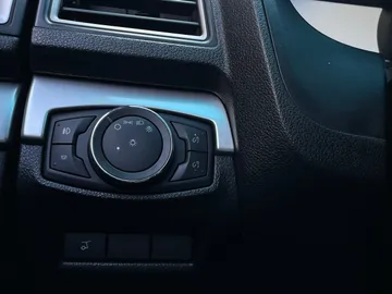 2017 Ford Explorer - image 32