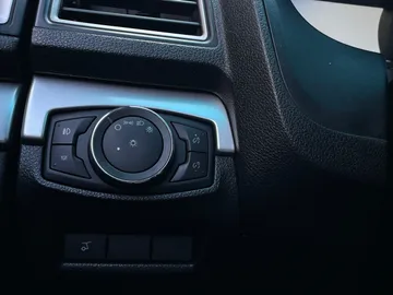 2017 Ford Explorer - image 32