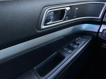2017 Ford Explorer - image 25