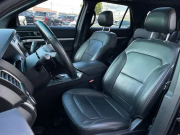 2017 Ford Explorer - image 3
