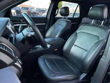2017 Ford Explorer - image 3