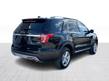 2017 Ford Explorer - image 15