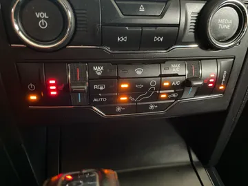 2017 Ford Explorer - image 22