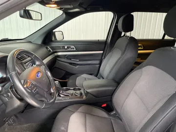 2017 Ford Explorer - image 3