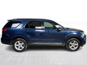 2017 Ford Explorer - image 2