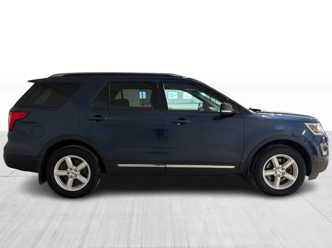 2017 Ford Explorer — photo 8