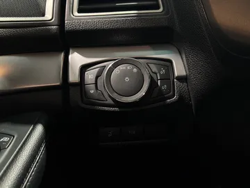 2017 Ford Explorer - image 28