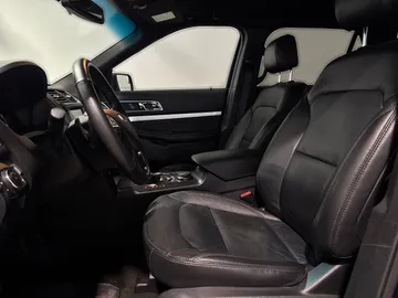 2017 Ford Explorer - image 10