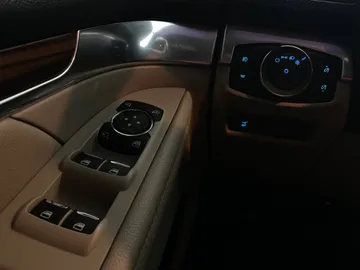 2019 Ford Explorer - image 24
