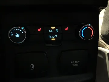 2019 Ford Explorer - image 27