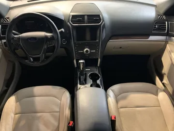 2019 Ford Explorer - image 4