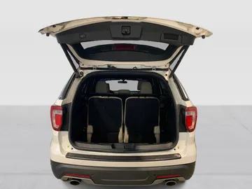 2019 Ford Explorer - image 12