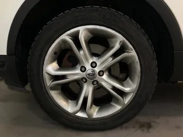 2019 Ford Explorer - image 6