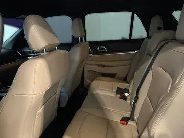 2019 Ford Explorer - image 14