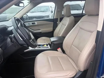 2021 Ford Explorer - image 8