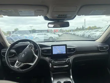 2021 Ford Explorer - image 9