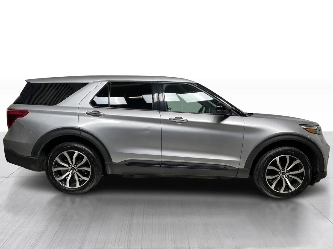 2022 Ford Explorer — photo 2