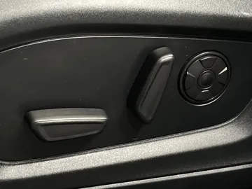 2022 Ford Explorer - image 26