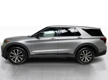 2022 Ford Explorer - image 10