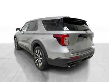 2022 Ford Explorer - image 11