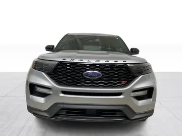 2022 Ford Explorer - image 8