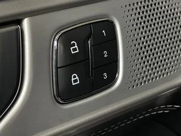 2022 Ford Explorer - image 16