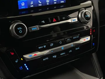 2022 Ford Explorer - image 30
