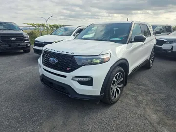2021 Ford Explorer - image 3