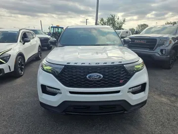 2021 Ford Explorer - image 2