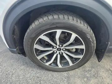 2021 Ford Explorer - image 7
