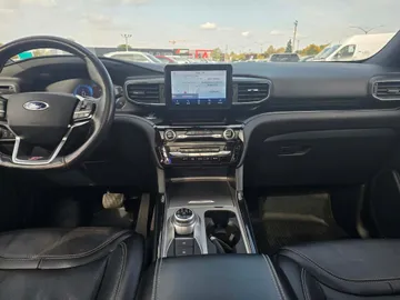 2021 Ford Explorer - image 9