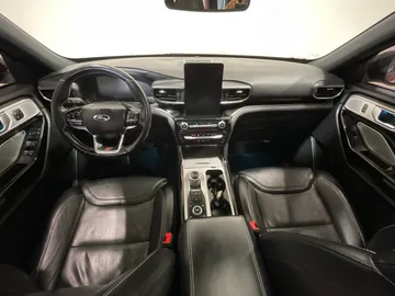 2022 Ford Explorer - image 4